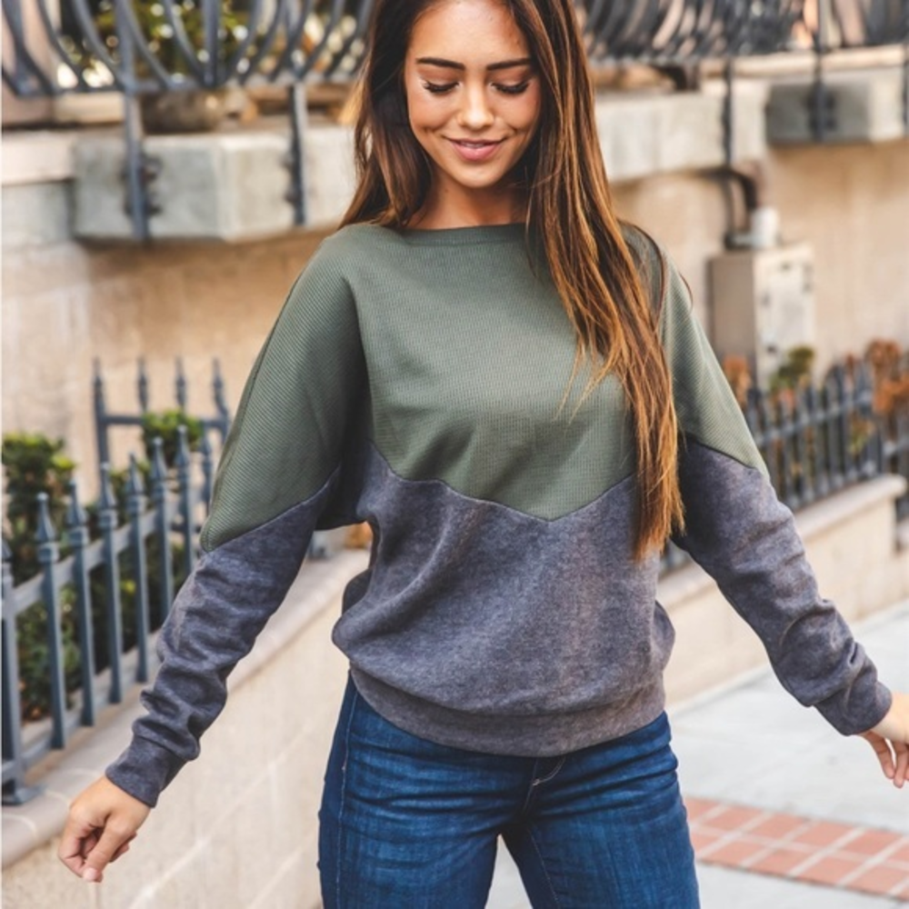 Tickled Teal Georgia Pullover‎ Green/Charcoal Women’s Size Med Long Sleeve